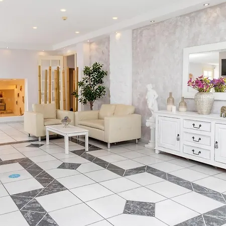شقة فندقية Golden Coast Naxos 4*